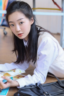 高压监狱女狱警满天星叫什么名字